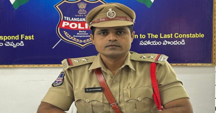 పోలీస్ స్టేషన్ లో వైర్ లెస్ సీసీటీవీ కెమెరాల కోసం టవర్ ఏర్పాటు