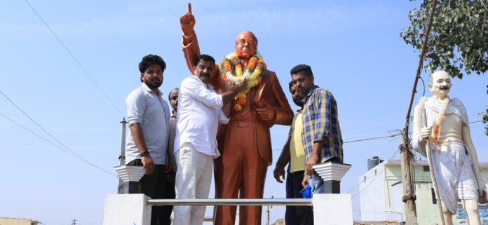 మహనీయుడికి ఘన నివాళులు