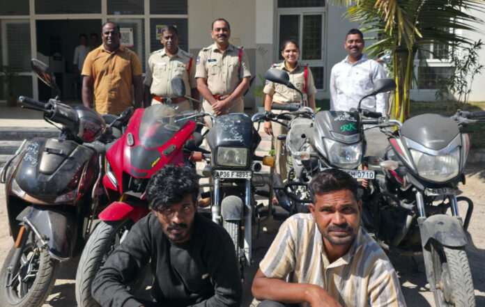 ఇద్దరు ద్విచక్ర వాహన దొంగల అరెస్టు
