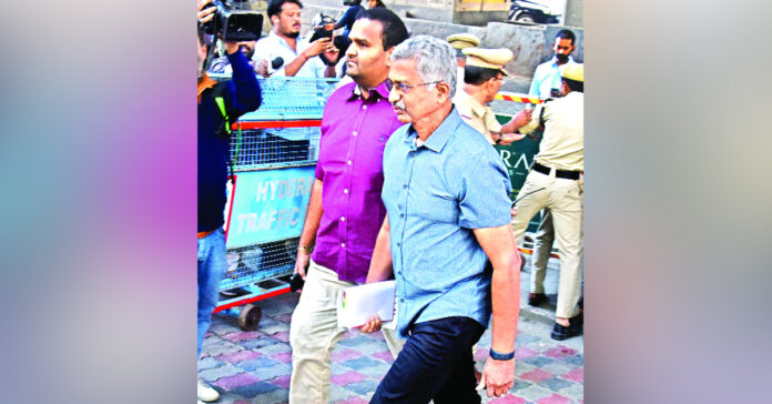 సిట్ ఎదుట ప్రభాకర్రావు సరెండర్