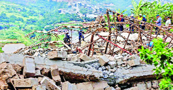 దక్షిణాఫ్రికాలో కూలిన అహౌబిల ఆలయం