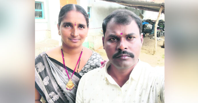 అనుమానాస్పద స్థితిలో దంపతులు మృతి