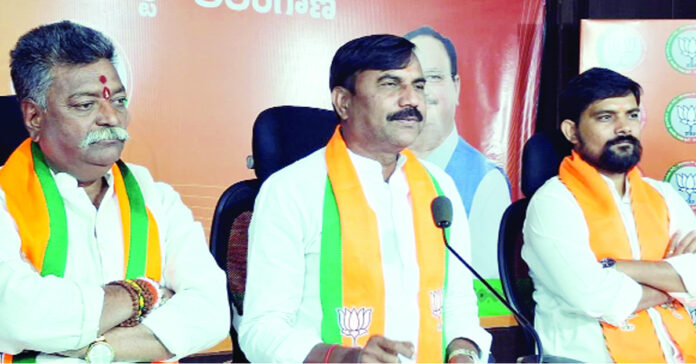 సీఎం జల్సాలకు సింగరేణి కార్మికుల సొమ్ము