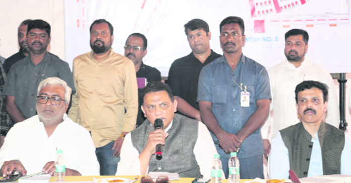 క్రిస్మస్ డిన్నర్కు ప్రణాళికాబద్ధంగా ఏర్పాట్లు