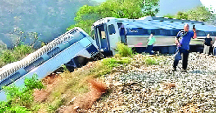 మెక్సికోలో పట్టాలు తప్పిన ఇంటర్ ఓషియానిక్ రైలు