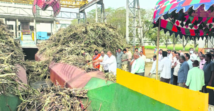 చెరుకు ఫ్యాక్టరీ క్రషింగ్ ప్రారంభం