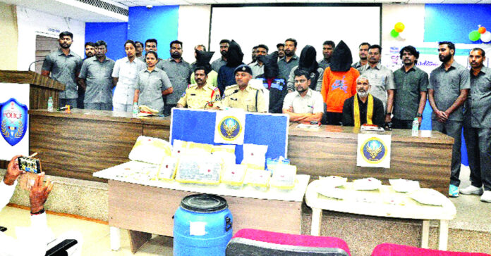 డ్రగ్స్, గంజాయి సరఫరాదారుల అరెస్ట్