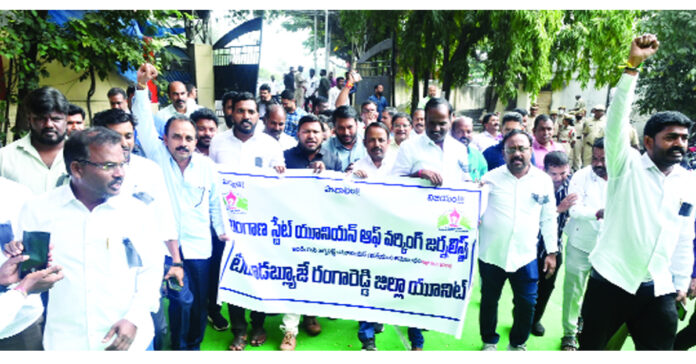 Journalists' problems must be resolved