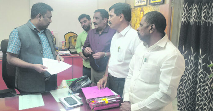 మధ్యాహ్న భోజన పథకానికి ప్రత్యామ్నాయ ఏర్పాట్లు చేసుకోవాలి