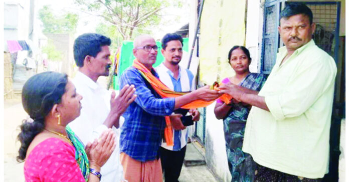 Sarpanch candidate begs for nomination fee