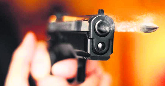 కాలిఫోర్నియాలో కాల్పుల కలకలం