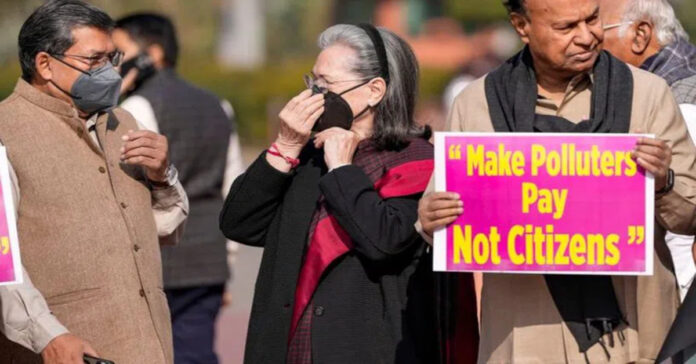 పార్లమెంట్లో మాస్క్లు ధరించి విపక్ష సభ్యుల ఆందోళన