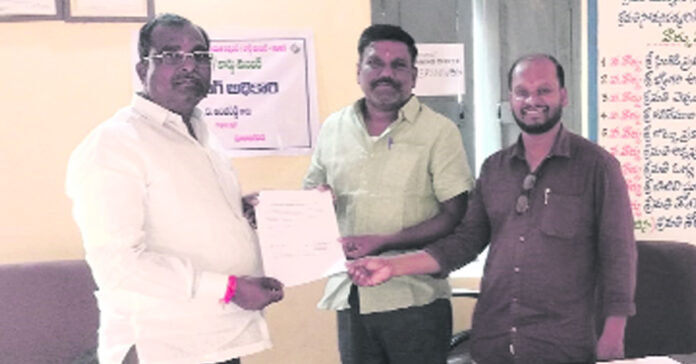 జీపీల్లో కొనసాగిన పాలకవర్గాల ఏకగ్రీవాలు