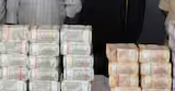 కారులో రూ.4 కోట్లు