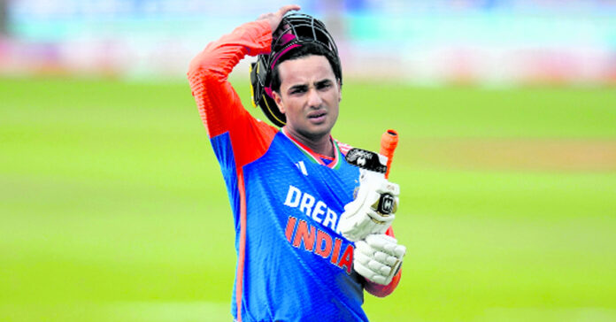 ఉప్పల్లో అభిమానుల హంగామా