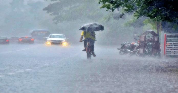 భారీ వర్షాలు.. విద్యాసంస్థలకు సెలవులు