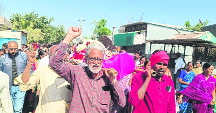 అశ్రునయనాలతో జమున అంత్యక్రియలు