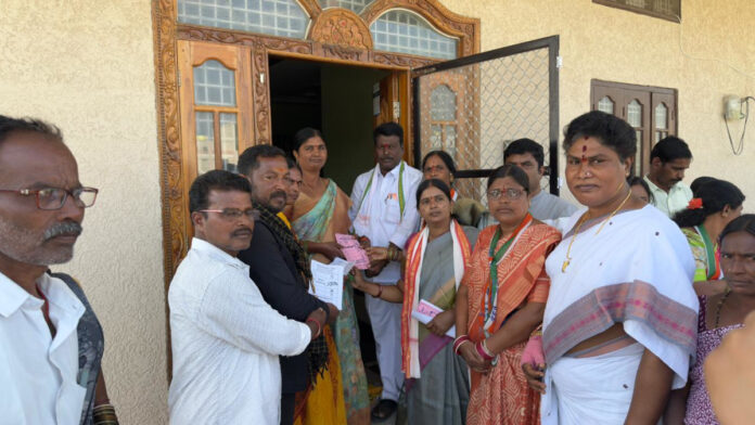 అధికార పార్టీకి ఓటేయ్యండి.. అభివృద్ధికి బాటలు వేయండి