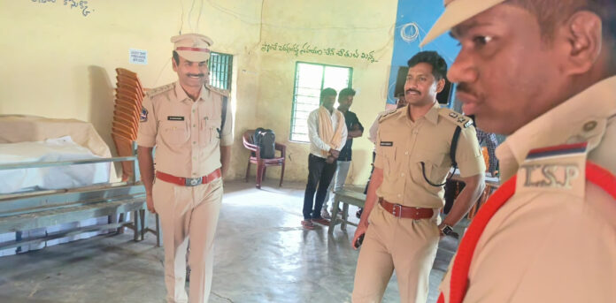 ప్రశాంతంగా ఎన్నికలు జరిగేందుకు సహకరించాలి: భూపాలపల్లి ఎస్పీ సంకీర్త్