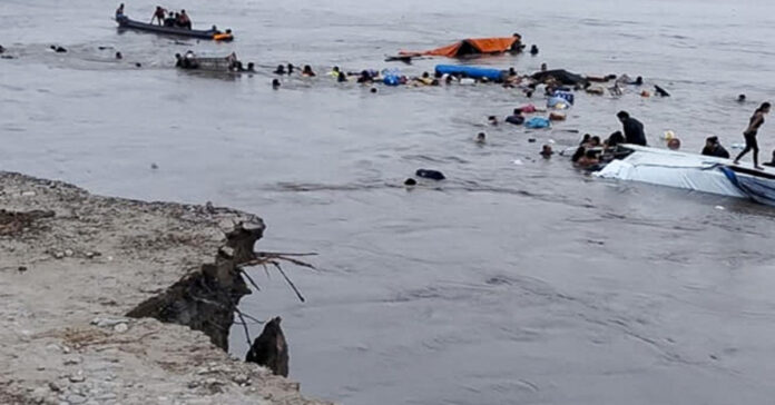 పెరూలో విరిగిపడిన కొండచరియలు.. 12 మంది మృతి