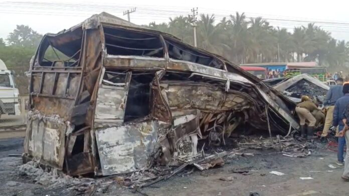 ఘోర రోడ్డు ప్రమాదం..త్రుటిలో తప్పించుకున్న 42 మంది విద్యార్థులు