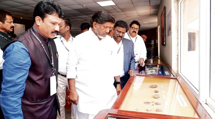 నాణేలు, వారసత్వ అధ్యయనాల్లో తెలంగాణ అగ్రభాగంలో నిలవాలి