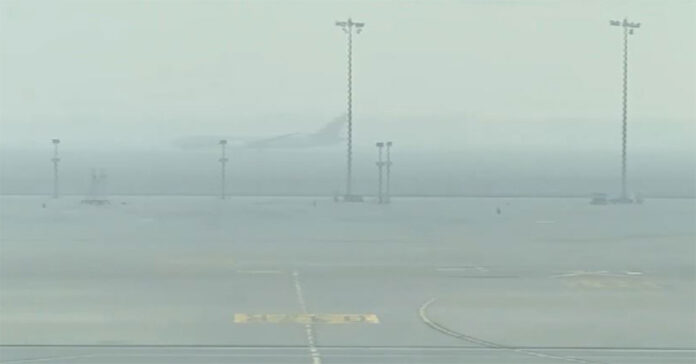 దట్టమైన పొగమంచు.. విమాన రాకపోకలు ఆలస్యం