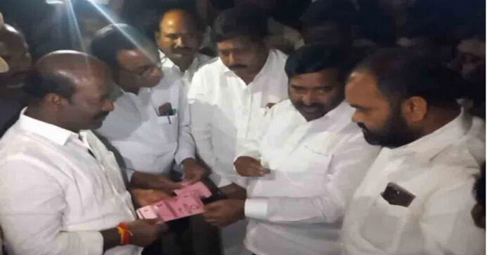 డ్రైనేజీలో బ్యాలెట్ ప్రతాలు..స్పందించిన రాష్ట్ర ఎన్నికల సంఘం