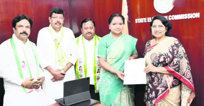 ఎలక్షన్ కోడ్ ఉల్లంఘిస్తున్న సీఎంపై చర్యలు తీసుకోవాలి