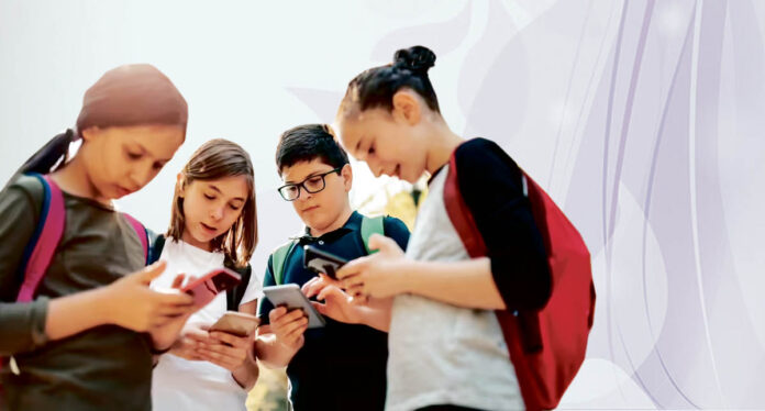 యువత భవిష్యత్తును మింగేస్తున్న మొబైల్