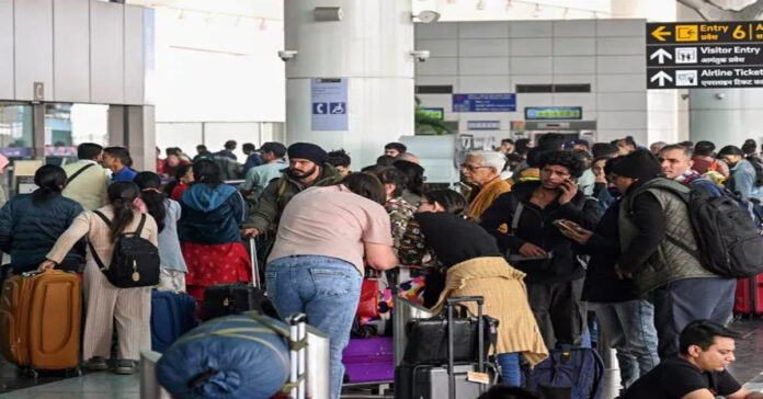 విమాన టికెట్ల ధరల పెంపుపై కేంద్రం ఆగ్రహం