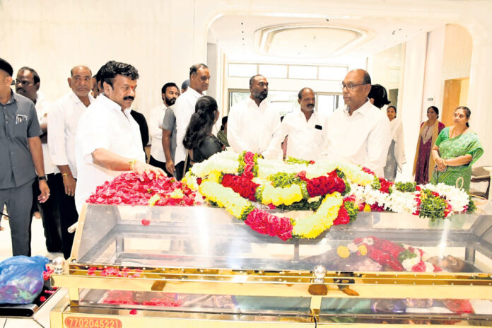 Former CM Roshaiah's wife passes away.