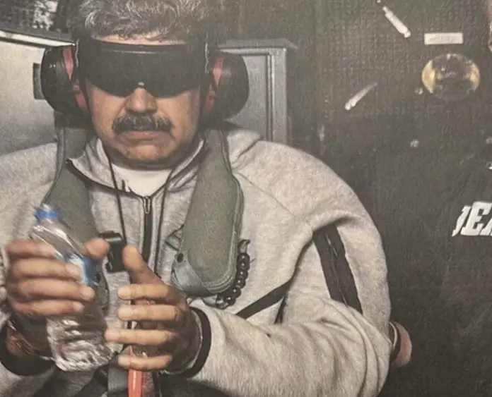 వెనిజులా అధ్యక్షుడు మదురో అరెస్ట్..కళ్లకు గంతలు, చేతికి బేడీలు