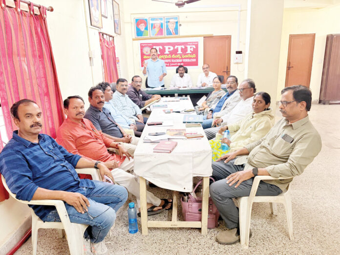 ఇన్సర్వీస్ టీచర్లకు టెట్ను మినహాయించాలి