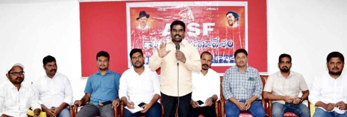 విద్యారంగాన్ని నిర్వీర్యం చేస్తున్న బీజేపీ