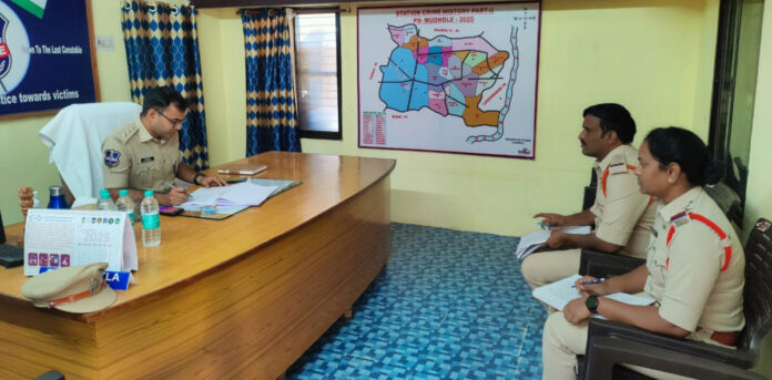 పోలిస్ స్టేషన్ ను తనిఖీ చేసిన ఏఎస్పీ