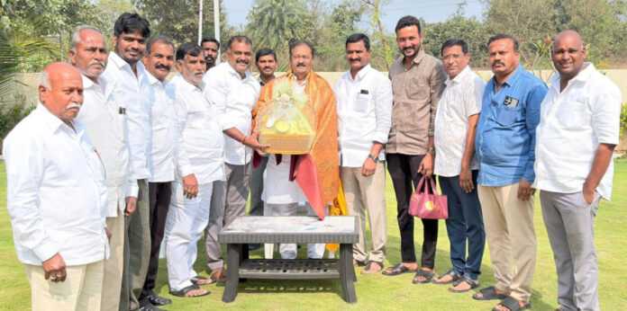 షబ్బీర్ అలీని కలిసిన కాంగ్రెస్ నాయకులు