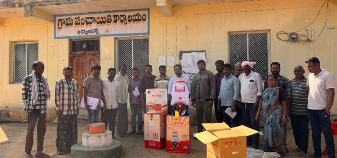రైతులకు సబ్సిడీ వ్యవసాయ పనిముట్లు పంపిణీ