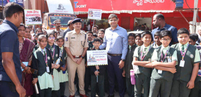 రహదారి భద్రత నియమాలను ప్రతీ ఒక్కరు పాటించాలి