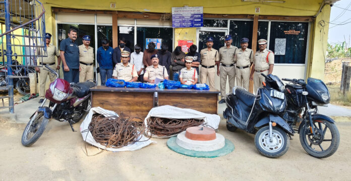 అంతర్ జిల్లా సర్వీస్ వైర్ దొంగల ముఠా అరెస్ట్