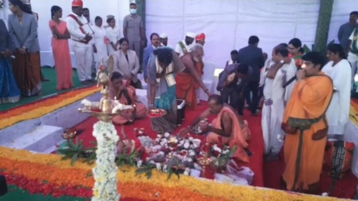 న్యాయస్థానం సముదాయ నిర్మాణం కోసం భూమి పూజ