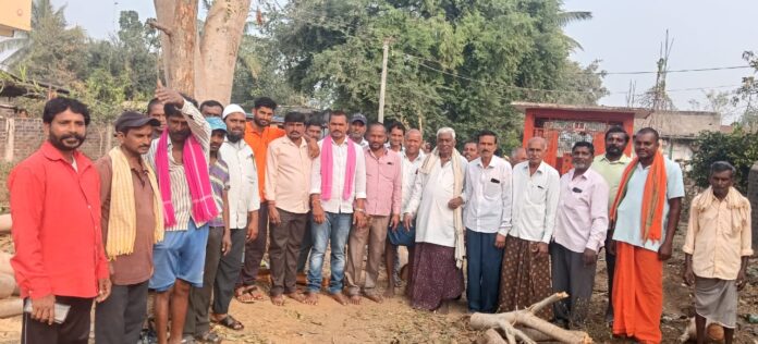 హనుమాన్ ఆలయంలో సీసీ పనులు