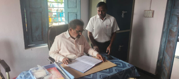 కంఠాలీ జీపీలో రికార్డులను పరిశీలించిన ఎంపీడీఓ