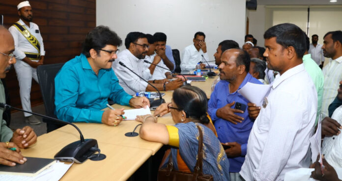 ప్రజావాణి దరఖాస్తులను సత్వరమే పరిష్కరించాలి: కలెక్టర్