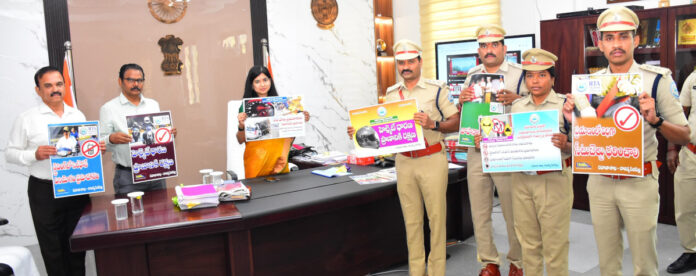 రోడ్డు భద్రతా నియమాలు పాటించాలి