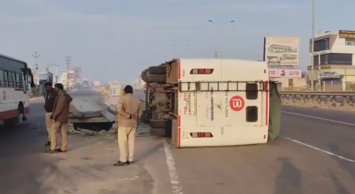 Movie shooting bus overturns, several injured