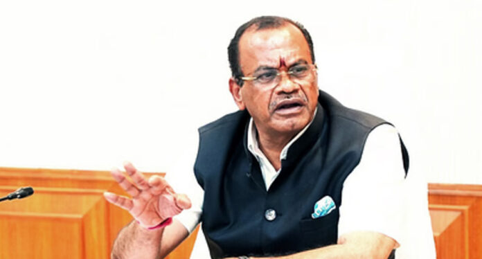 గత ప్రభుత్వ హయాంలో పేదల సమస్యలు తీరలేదు: మంత్రి కోమటిరెడ్డి