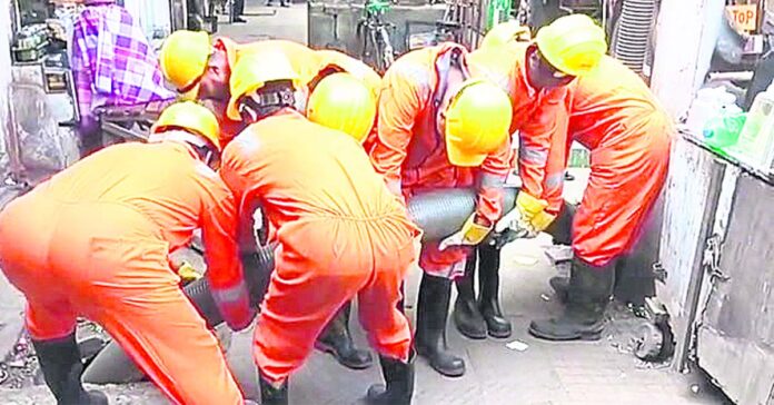 పారిశుధ్య కార్మికుల్లో 66 శాతం మంది ఎస్సీ, ఎస్టీ, ఓబీసీలే