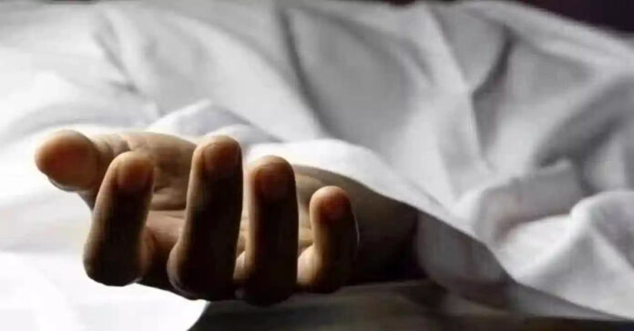 ముగ్గురు పిల్లలకు విషమిచ్చి చంపి.. తండ్రి ఆత్మహత్య