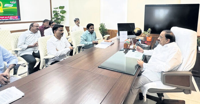 అనుమతి లేని హెచ్టీ పత్తి విత్తనాలను రాష్ట్రంలోకి రానివ్వొద్దు